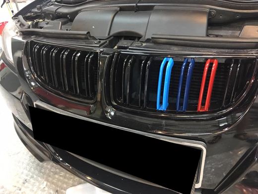 Решетка радиатора ноздри BMW E90 E91 (2005-2008) M-color / Дорестайлинг