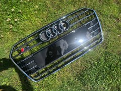 Решетка радиатора Audi A7 2014-2017 год Черная с хромом (в стиле S-Line)