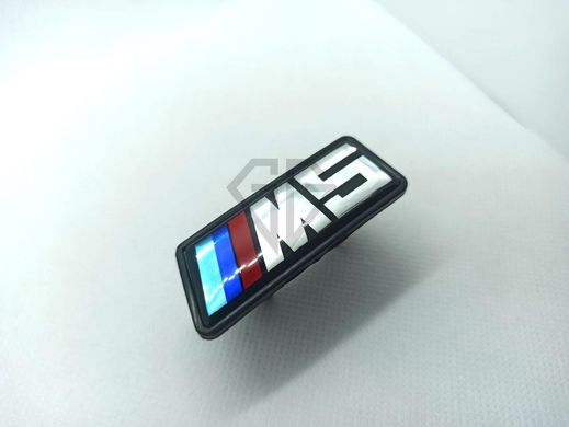 Шильдик M5 в решотку радиатора ноздри BMW E60