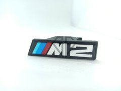 Шильдик M2 в решотку радиатора ноздри BMW F22 F23