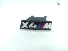 Шильдик X4M в решотку радиатора ноздри BMW F26