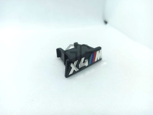 Шильдик X4M в решотку радиатора ноздри BMW F26