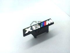 Шильдик X6M в решотку радиатора ноздри BMW E71
