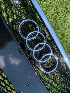 Решетка радиатора Audi A4 (2007-2011) Черная с хром рамкой в стиле RS