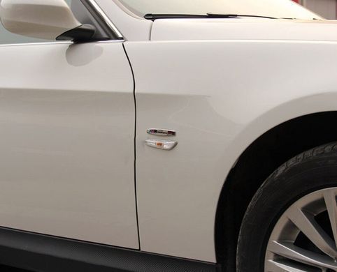 Наклейка на крыло BMW Motorsport / E39 E46 E60 E70 E90 F01 F07 F10 F11 F30