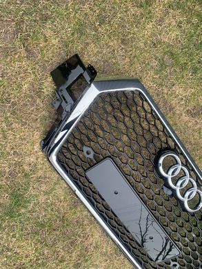 Решетка радиатора Audi Q7 (2015-2020) Черная с хром рамкой в стиле RS