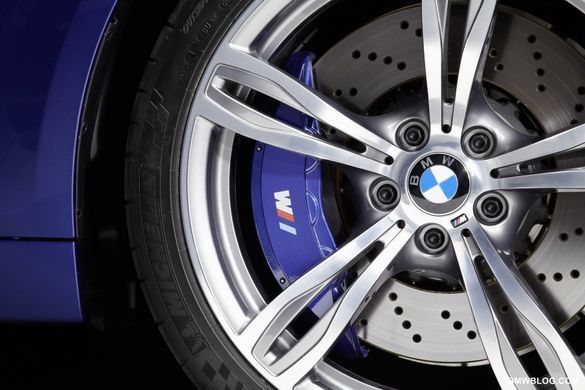 Наклейки на суппорта BMW "M" / E60 E70 F10 F15 F16 F25 F30 G01 G02 G05 G11 G30, Белый